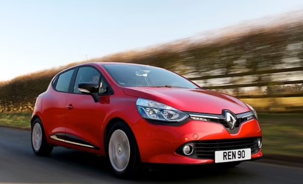 Вечният малък френски автомобил, Renault Clio, винаги е бил популярен вариант на европейския пазар. Появи се за първи път в автосалоните през 1990 година и оттогава се продава отлично. 
За тези, които търсят достъпна малка кола, можете да намерите много оферти онлайн за около 6000 евро. И то с навъртени километри под 80 0000.

WarrantWise казва, че това е един от най-добрите супермини автомобили по отношение на получения нисък обем искове от собственици през последните три години.
